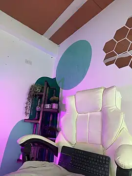 LollaByer online show from January 10, 9:10 pm