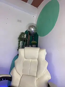 LollaByer online show from April 3, 9:10 pm