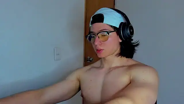 Snapshot of AngelBennet_ chatting on November 13, 10:24 pm AngelBennet online show from November 13, 10:24 pm