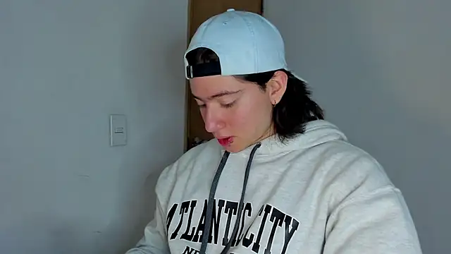 Snapshot of AngelBennet_ chatting on November 18, 1:10 am AngelBennet online show from November 18, 1:10 am