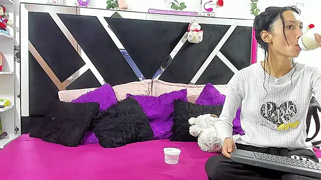 Snapshot of thedream_girls chatting on September 19, 12:09 pm thedream girls online show from September 19, 12:09 pm