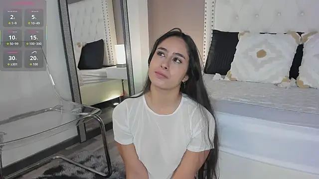 Julia Martinez  online show from May 18, 11:37 am