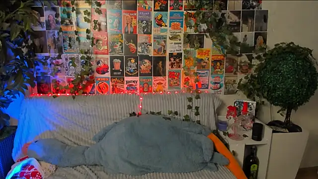 Kleo Godde online show from September 12, 9:47 pm