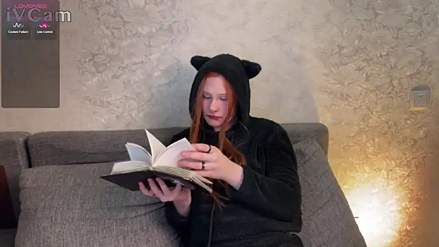 Kleo Godde online show from February 27, 9:47 pm