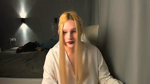 Kleo Godde online show from November 12, 9:29 pm