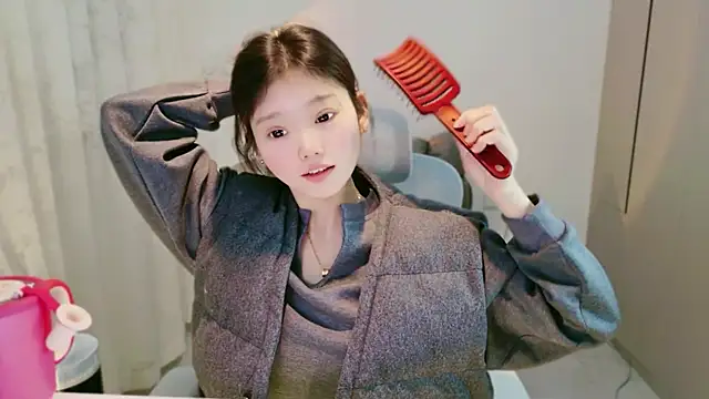 Snapshot of yangyang-1115 chatting on December 2, 4:14 am yangyang-1115 online show from December 2, 4:14 am