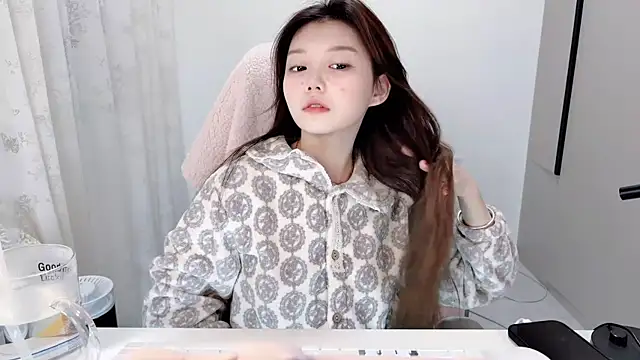 Snapshot of yangyang-1115 chatting on November 13, 5:33 am yangyang-1115 online show from November 13, 5:33 am