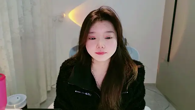 Snapshot of yangyang-1115 chatting on December 3, 5:08 am yangyang-1115 online show from December 3, 5:08 am