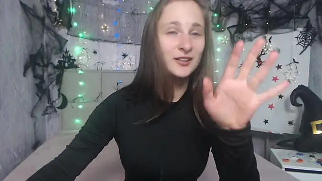 Snapshot of MichelLeee chatting on October 17, 11:12 am MichelLeee online show from October 17, 11:12 am