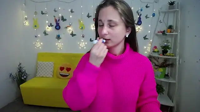 MichelLeee online show from April 10, 11:50 am