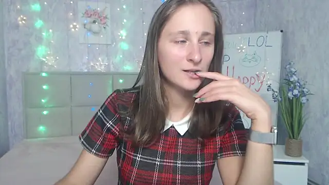 Snapshot of MichelLeee chatting on September 9, 11:19 am MichelLeee online show from September 9, 11:19 am