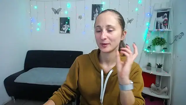 Snapshot of MichelLeee chatting on September 26, 11:17 am MichelLeee online show from September 26, 11:17 am