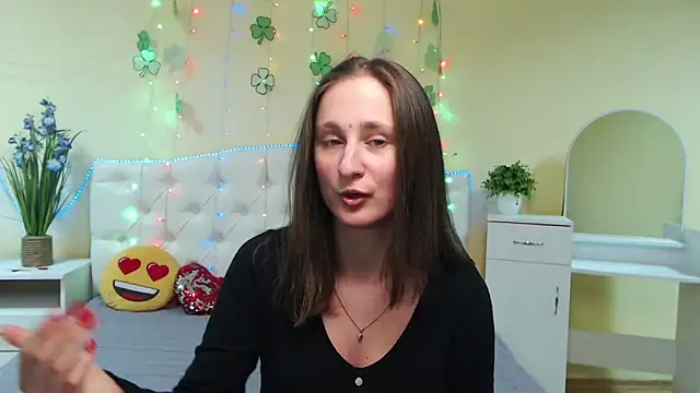 Snapshot of MichelLeee chatting on March 21, 3:24 pm MichelLeee online show from March 21, 3:24 pm