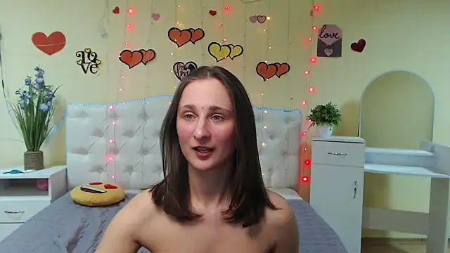 Snapshot of MichelLeee chatting on February 17, 6:28 pm MichelLeee online show from February 17, 6:28 pm