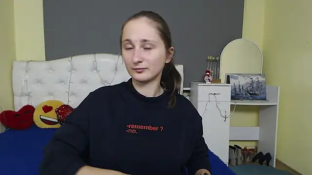 MichelLeee online show from December 3, 12:15 pm