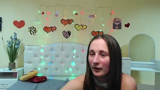 Snapshot of MichelLeee chatting on February 12, 6:19 pm MichelLeee online show from February 12, 6:19 pm