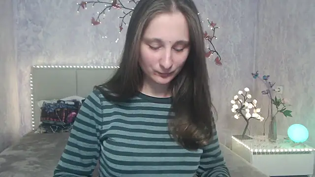 MichelLeee online show from March 24, 1:00 pm