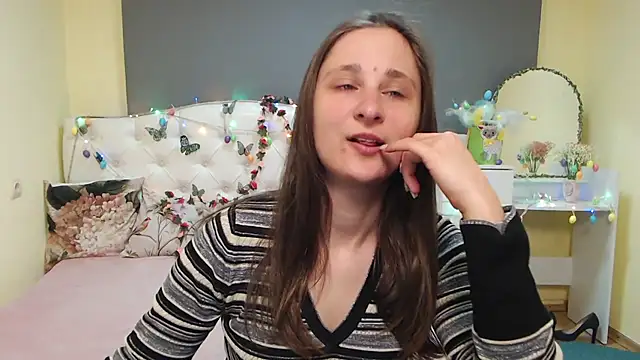 MichelLeee online show from April 6, 11:22 am