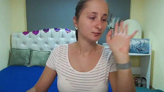Snapshot of MichelLeee chatting on September 16, 11:22 am MichelLeee online show from September 16, 11:22 am