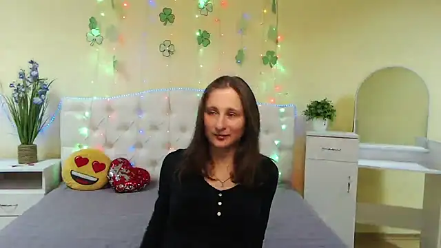 Snapshot of MichelLeee chatting on March 21, 12:17 pm MichelLeee online show from March 21, 12:17 pm
