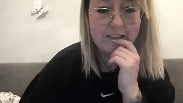 Lillyloo  online show from March 16, 8:21 pm