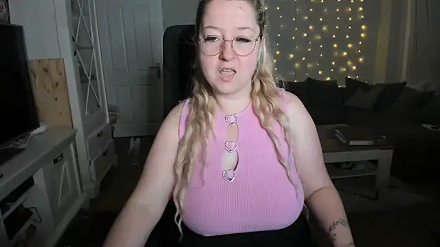 Lillyloo  online show from November 8, 6:06 am