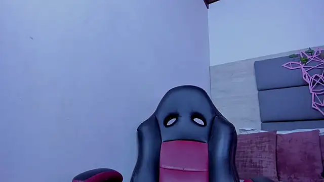 Snapshot of AshleyHill2 chatting on October 24, 3:49 am AshleyHill2 online show from October 24, 3:49 am