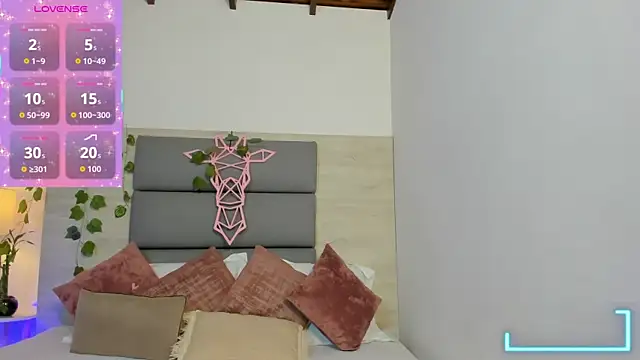 Snapshot of AshleyHill2 chatting on October 29, 4:00 am AshleyHill2 online show from October 29, 4:00 am