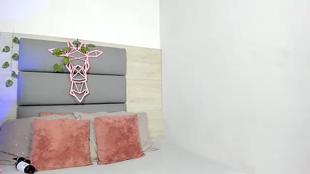 Snapshot of AshleyHill2 chatting on November 10, 3:44 am AshleyHill2 online show from November 10, 3:44 am