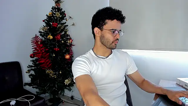 andrewChris  online show from December 18, 3:49 pm