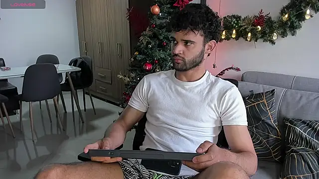 Snapshot of andrewChris_ chatting on December 11, 3:15 pm andrewChris  online show from December 11, 3:15 pm
