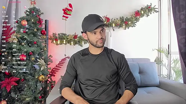 Snapshot of andrewChris_ chatting on December 10, 9:33 pm andrewChris  online show from December 10, 9:33 pm