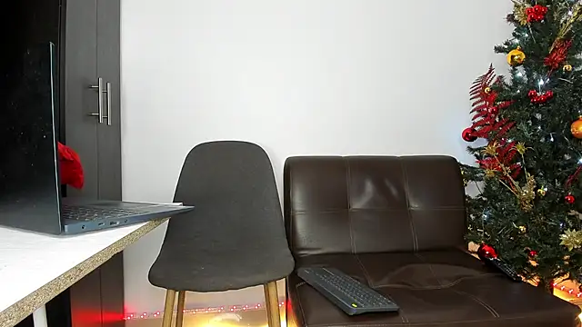 andrewChris  online show from November 27, 2:34 am