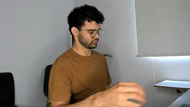 andrewChris  online show from November 10, 4:23 pm