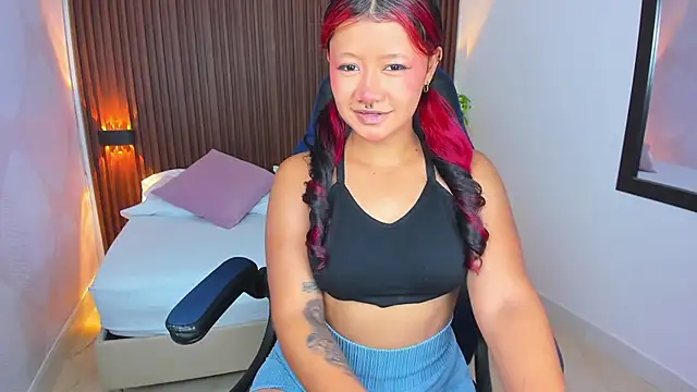 aurora johnson  online show from March 9, 2:18 am