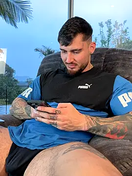 Snapshot of DimitriSullivan_ chatting on October 22, 9:57 pm DimitriSullivan online show from October 22, 9:57 pm