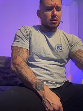 Snapshot of DimitriSullivan_ chatting on June 2, 2:33 am DimitriSullivan online show from June 2, 2:33 am