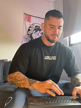 Snapshot of DimitriSullivan_ chatting on May 11, 2:18 pm DimitriSullivan online show from May 11, 2:18 pm