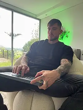 Snapshot of DimitriSullivan_ chatting on November 18, 5:49 pm DimitriSullivan online show from November 18, 5:49 pm