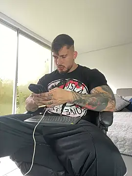 DimitriSullivan  online show from February 3, 1:05 pm