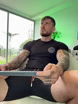 Snapshot of DimitriSullivan_ chatting on November 20, 5:57 pm DimitriSullivan online show from November 20, 5:57 pm