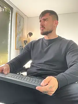 DimitriSullivan  online show from January 9, 1:18 pm