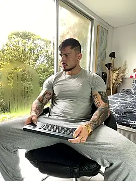 DimitriSullivan  online show from January 15, 1:03 pm