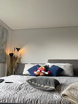 DimitriSullivan  online show from February 17, 1:19 pm