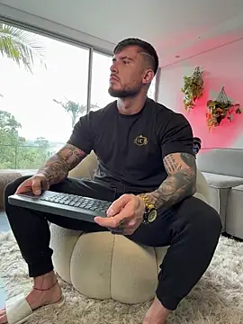 DimitriSullivan  online show from December 4, 1:43 pm