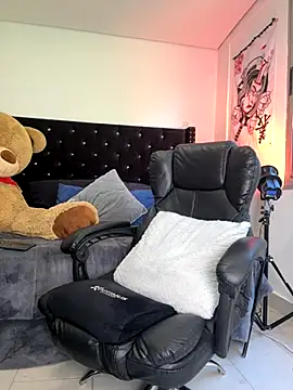 Snapshot of DimitriSullivan_ chatting on November 12, 6:45 pm DimitriSullivan online show from November 12, 6:45 pm