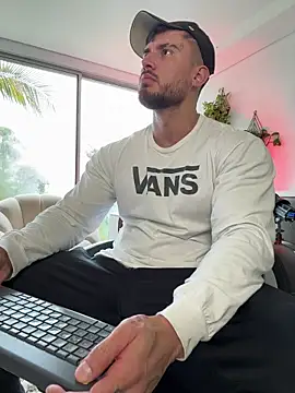 DimitriSullivan  online show from December 5, 1:43 pm