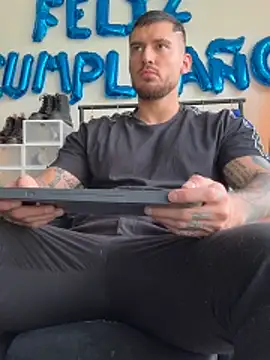 Snapshot of DimitriSullivan_ chatting on June 18, 2:00 pm DimitriSullivan online show from June 18, 2:00 pm