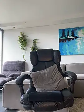 DimitriSullivan  online show from March 16, 1:37 pm