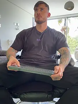 Snapshot of DimitriSullivan_ chatting on November 4, 5:39 pm DimitriSullivan online show from November 4, 5:39 pm